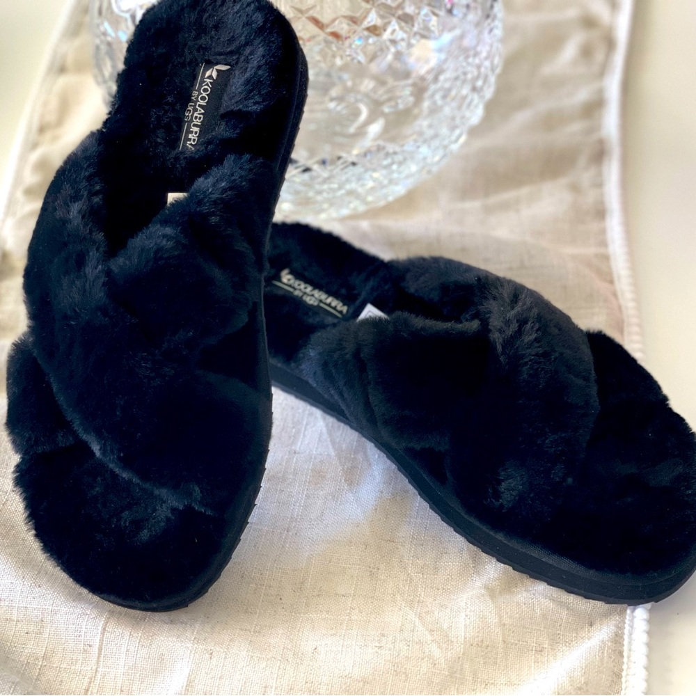 Kookaburra Ugg Furry Bedroom shoes size 9.  So cute and Cuddly New Without box